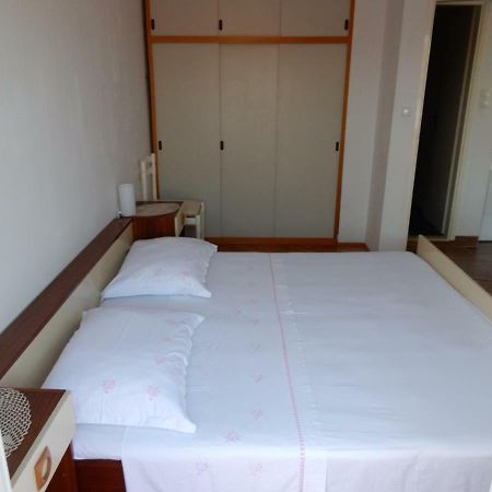 Apartments Indira Loviste Bagian luar foto